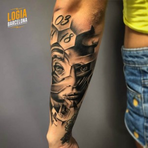 Tatuaje-brazo-abstracto-logia-barcelona-Curro-Lopez 